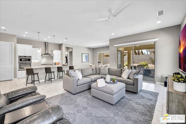 49 Bordeaux, Rancho Mirage CA: https://media.crmls.org/mediaz/c6070c1d-0fb7-4158-afe1-4380ce7d7748.jpg