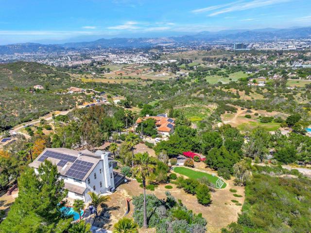560 Seeforever Dr, San Marcos CA: https://media.crmls.org/mediaz/c607395d-8a72-42dd-ad79-cce90f0baf88.jpg