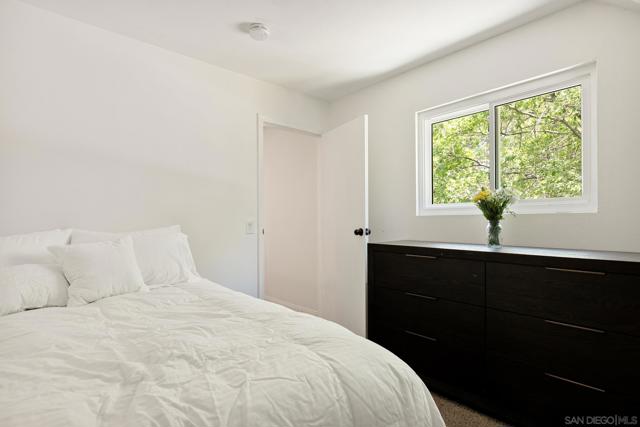 1141 Grass Valley Road, Lake Arrowhead CA: https://media.crmls.org/mediaz/c608273d-b7a9-4d87-8158-69f3f0e11a0e.jpg