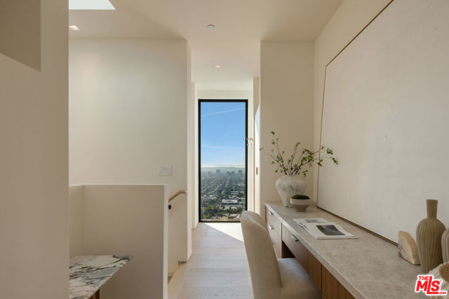 1525 Marlay Drive, Los Angeles CA: https://media.crmls.org/mediaz/c6085a4d-0ee5-4646-b040-bf9ef53c19fe.jpg