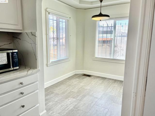 2526 64th Ave, Oakland CA: https://media.crmls.org/mediaz/c609131e-2237-4bf5-977a-7187d8f17d79.jpg