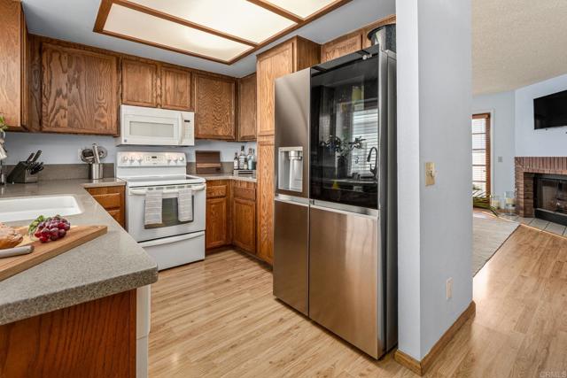 1415 Summit Drive, Chula Vista CA: https://media.crmls.org/mediaz/c6091d75-2d5a-4595-974d-96e51acf9890.jpg