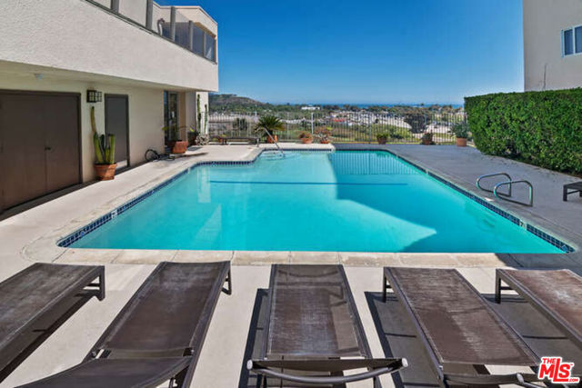 23901 Civic Center Way, Malibu CA: https://media.crmls.org/mediaz/c6097904-80fd-4960-b770-dafde36e006d.jpg