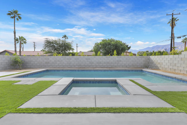 2800 E San Juan Road, Palm Springs CA: https://media.crmls.org/mediaz/c60979c6-c295-4c46-9002-1d8947fde541.jpg