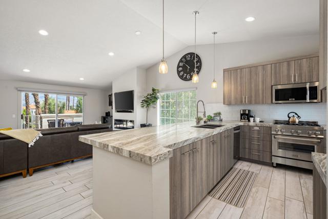 172 Torrey Pine Drive, Palm Desert CA: https://media.crmls.org/mediaz/c609b716-fa05-4a87-85d1-20cbbabbb93e.jpg