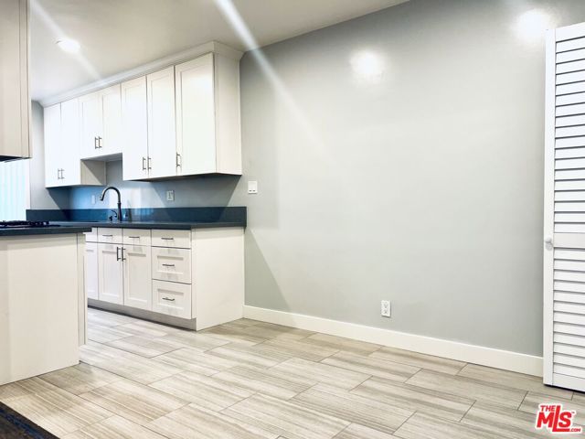 1136 SPAZIER Avenue, Glendale CA: https://media.crmls.org/mediaz/c609c030-0153-4c14-bd80-7b04a82d4373.jpg
