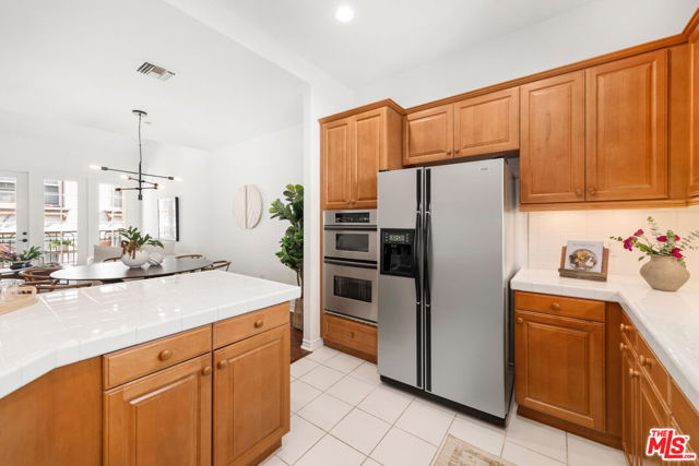 7101 Playa Vista Drive, Playa Vista CA: https://media.crmls.org/mediaz/c609efeb-2359-442f-ac17-3d9b412930f5.jpg