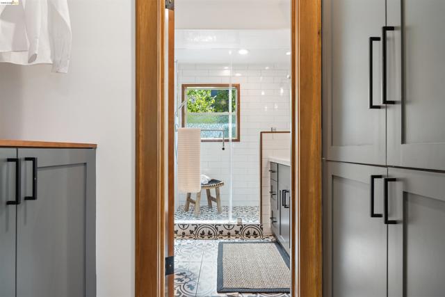 Image 32 of 41 For 3208 Claremont Ave