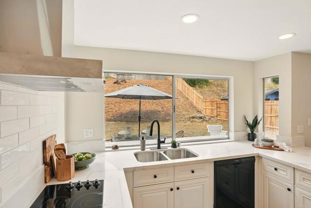 909 Loma, Chula Vista CA: https://media.crmls.org/mediaz/c60a7c26-e7a6-411b-a83d-8ad6e5e364c5.jpg