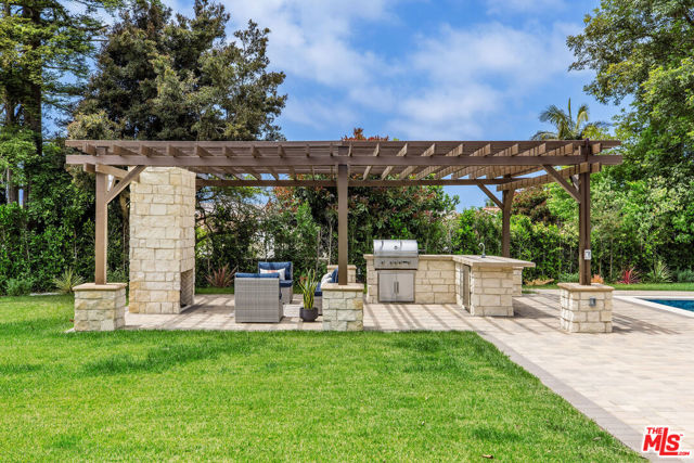 6888 Alta Vista Drive, Rancho Palos Verdes CA: https://media.crmls.org/mediaz/c60aa200-6d76-48f9-9bc0-c70458c231d0.jpg