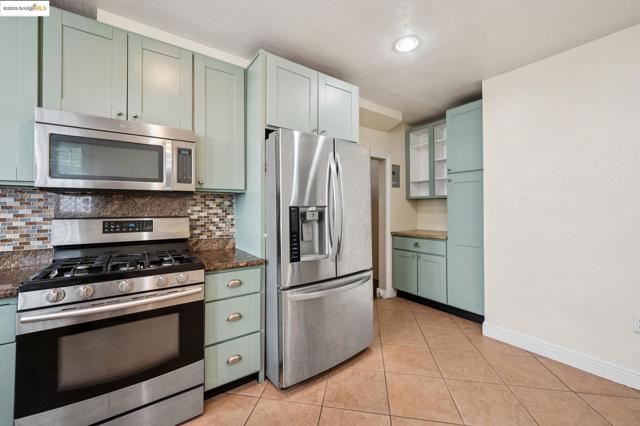Image 16 of 60 For 1063 32nd St