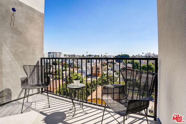 222 N Alvarado, Los Angeles CA: https://media.crmls.org/mediaz/c60b310a-daab-482d-b432-f62519987f18.jpg
