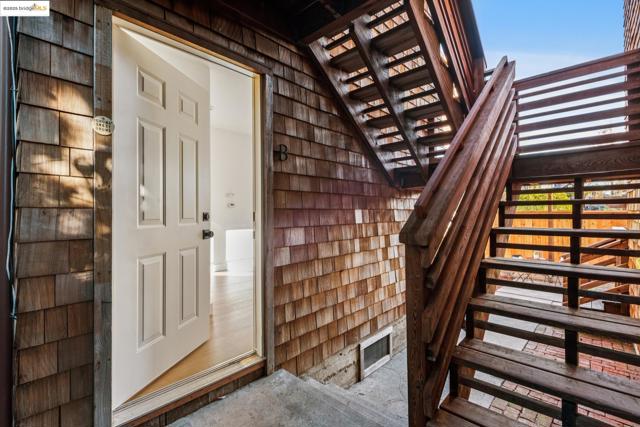 1521 Josephine St, Berkeley CA: https://media.crmls.org/mediaz/c60b7058-6d7b-4cf3-a135-c09abbf214ab.jpg