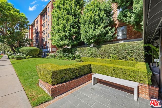 1440 Veteran Avenue, Los Angeles CA: https://media.crmls.org/mediaz/c60bae5b-527f-412a-984d-58dd81f6caec.jpg