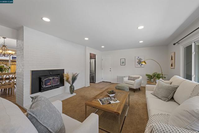 30450 Oakmont Way, Hayward CA: https://media.crmls.org/mediaz/c60bd3be-9d37-4cd3-92c1-d7edffe1d47a.jpg