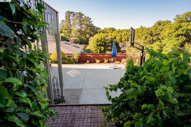 4732 Mira Vista Drive, Castro Valley CA: https://media.crmls.org/mediaz/c60bff9c-df35-48a9-90f3-6e08b7ba085d.jpg