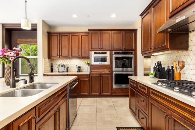 12712 Cloudbreak Ave, San Diego CA: https://media.crmls.org/mediaz/c60c1a02-03ee-46cd-9c2c-0dff4f7bd1e1.jpg