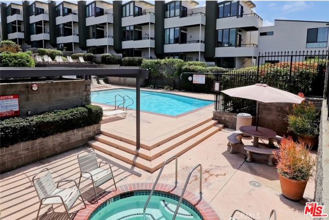 454 Palos Verdes Boulevard, Redondo Beach CA: https://media.crmls.org/mediaz/c60c2438-2cb0-4888-9de9-003a77221af5.jpg