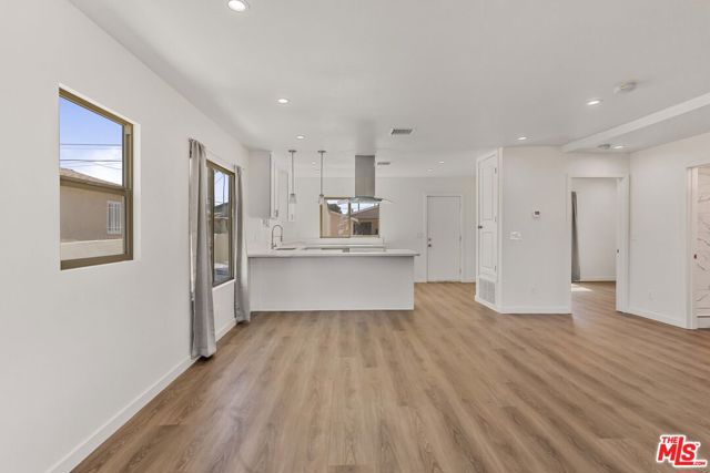 1622 W 66th Street, Los Angeles CA: https://media.crmls.org/mediaz/c60c9984-63ab-484c-ac5b-6fb75e66cfdc.jpg