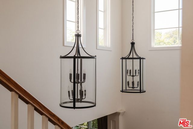 Image 18 of 22 For 141 Saltair Avenue