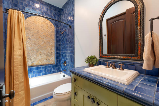 2330 Crystal Lane, Pasadena CA: https://media.crmls.org/mediaz/c60daa4d-3db1-453c-a4d3-914b742f1fe5.jpg