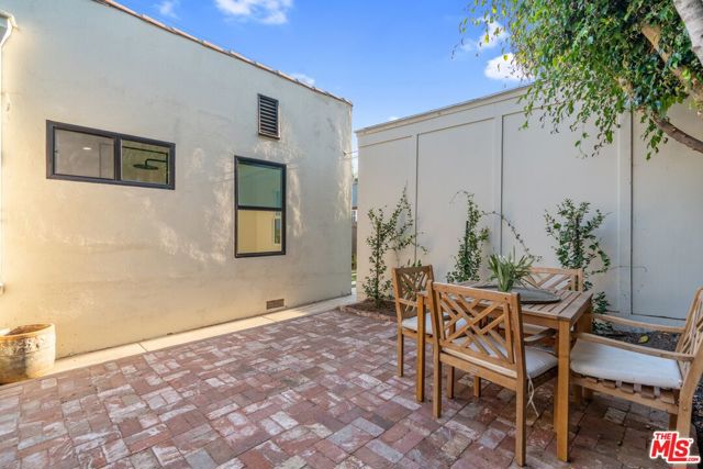 7957 Fountain Avenue, West Hollywood CA: https://media.crmls.org/mediaz/c60dd88a-d98b-4d71-a0c6-f0f9cb10458d.jpg