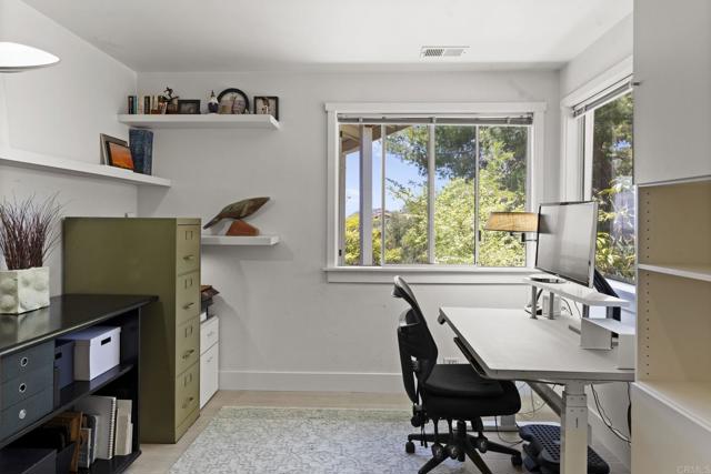 Detail Gallery Image 23 of 34 For 14645 High Valley Rd, Poway,  CA 92064 - 3 Beds | 2/1 Baths