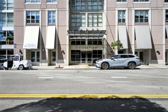 400 Beale Street, San Francisco CA: https://media.crmls.org/mediaz/c60ec9a6-0d3d-4431-bee4-bbde681242ac.jpg