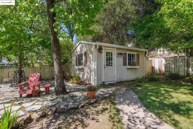 14 El Camino Moraga, Orinda CA: https://media.crmls.org/mediaz/c60efb1d-4f96-4eff-a389-799ed452b51c.jpg