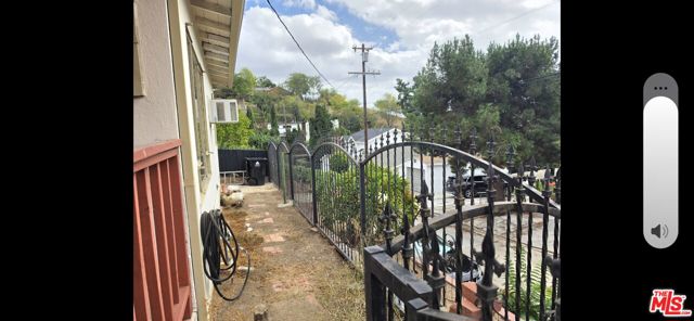 1721 Kilbourn Street photo 20