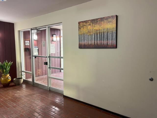 3751 Harrison St, Oakland CA: https://media.crmls.org/mediaz/c60fc3e5-b582-4683-82e5-b5110847fbe6.jpg