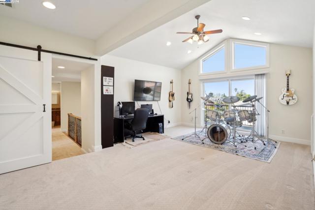 367 Mt Washington Way, Clayton CA: https://media.crmls.org/mediaz/c60ff38c-ef83-4f57-b3c2-eb107e24d527.jpg