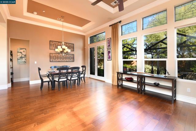 1759 Latour Ave, Brentwood CA: https://media.crmls.org/mediaz/c6104074-0a29-4a69-914b-7d30baed7c9b.jpg