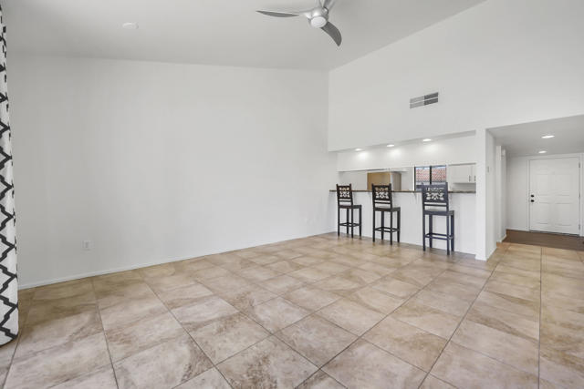 Image 6 of 42 For 40492 Bay Hill Way