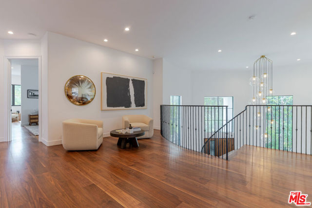 5192 Parkway Calabasas, Calabasas CA: https://media.crmls.org/mediaz/c610c25e-b167-4af8-b76a-ce2907f2c73d.jpg