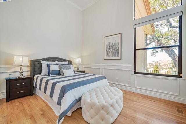 530 Oakshire Pl, Alamo CA: https://media.crmls.org/mediaz/c610e2b9-322e-4855-9a0f-23a89abd9e9c.jpg