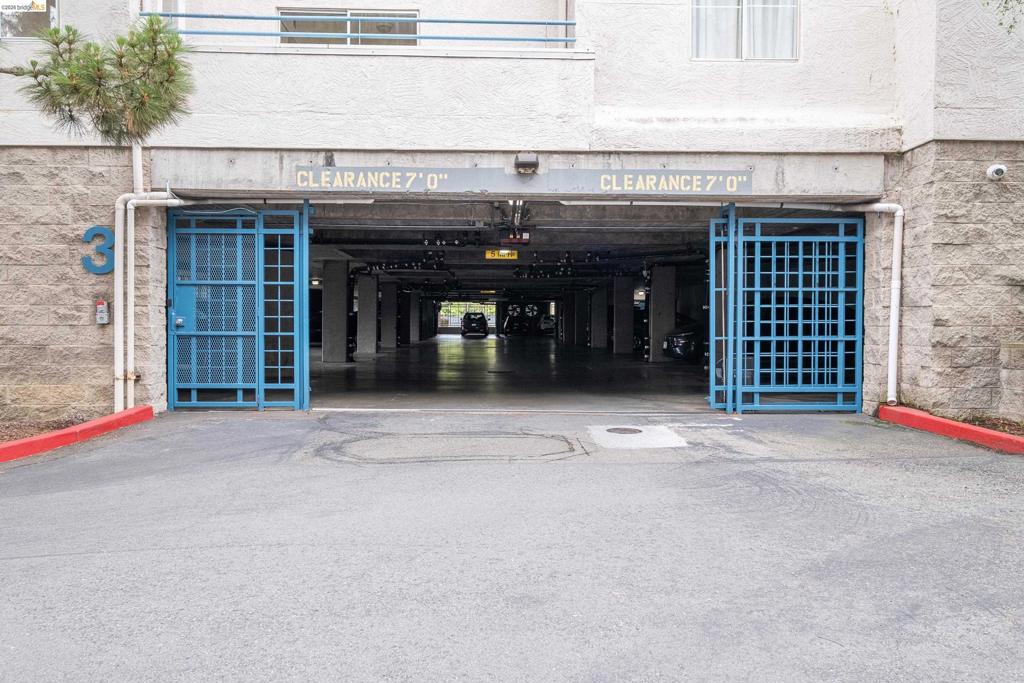 https://media.crmls.org/mediaz/c61136d0-4f61-41c4-a302-4499b471a1e4.jpg?preset=X-Large