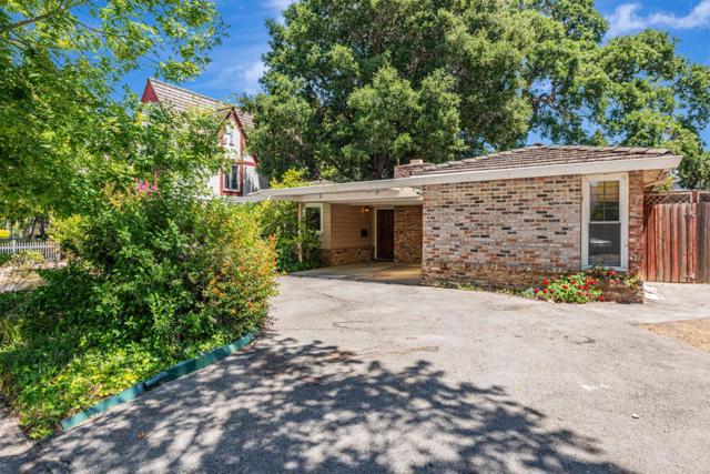 1036 Almanor Avenue, Menlo Park CA: https://media.crmls.org/mediaz/c612a090-2d9d-4f2b-b113-8a3b3df5c58e.jpg