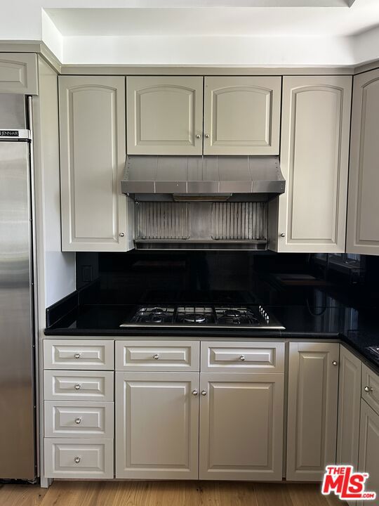 10515 Oaklawn Road, Los Angeles CA: https://media.crmls.org/mediaz/c612a59f-7ba6-4250-a653-e9f8c79c054c.jpg