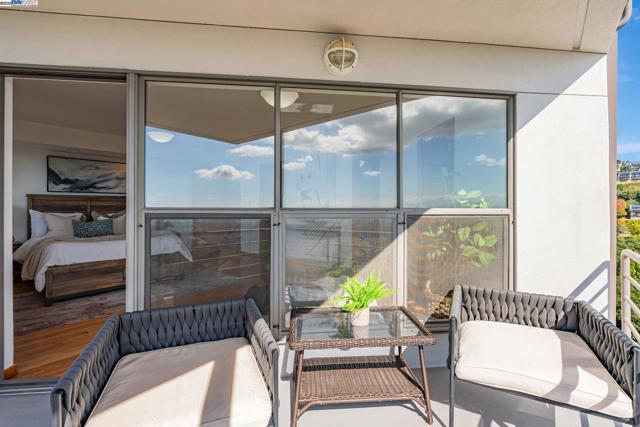 1522 Grand View Drive, Berkeley CA: https://media.crmls.org/mediaz/c612a752-c0f0-4dde-a0c0-1f8b5c04c745.jpg