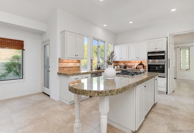 14231 Fox Run Row, San Diego CA: https://media.crmls.org/mediaz/c612cba8-4374-4bae-9ac3-636eca152de1.jpg