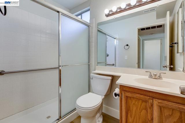 8524 Oak Harbour Ct, Fair Oaks CA: https://media.crmls.org/mediaz/c612e7e6-a1ae-45d5-a3b6-a45119866278.jpg