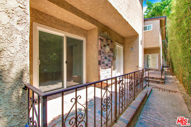 828 Westmount Drive, West Hollywood CA: https://media.crmls.org/mediaz/c6133720-76f3-4d1c-8463-a57b63196489.jpg