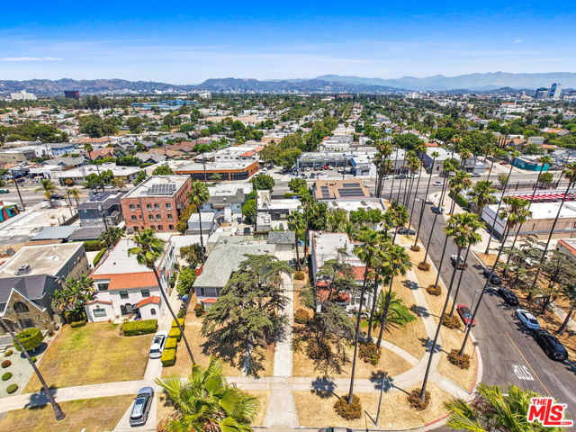 4409 Victoria Park Drive, Los Angeles CA: https://media.crmls.org/mediaz/c6137e9f-0a91-46e4-b60d-a110c08e1bf1.jpg