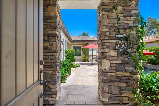 81220 Victoria Lane, La Quinta CA: https://media.crmls.org/mediaz/c6148677-559d-4348-8b81-770f8ac0f1f2.jpg