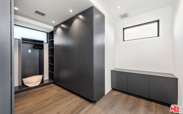 Drew Fenton | 9305 Nightingale Drive Los Angeles CA | MLS: 7240240