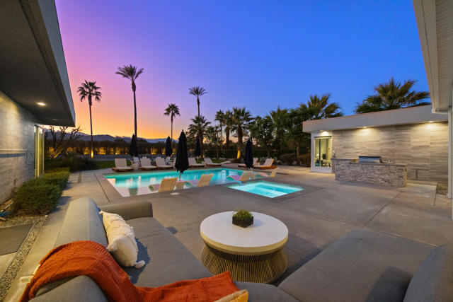 51165 Evangeline Way, La Quinta CA: https://media.crmls.org/mediaz/c614a4f2-d4bc-4e89-8d02-30b7a9c1e702.jpg