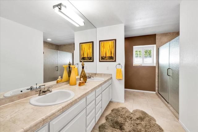 Hall/Guest Bathroom
