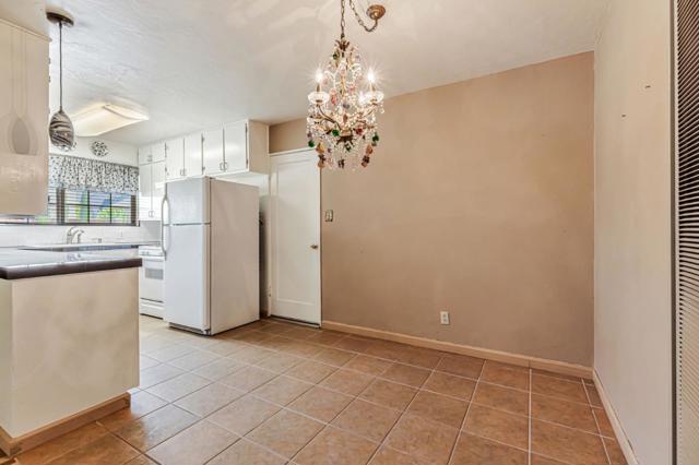 263 Maple Street, Hollister CA: https://media.crmls.org/mediaz/c6162024-070b-4baf-a8f5-f23984005517.jpg