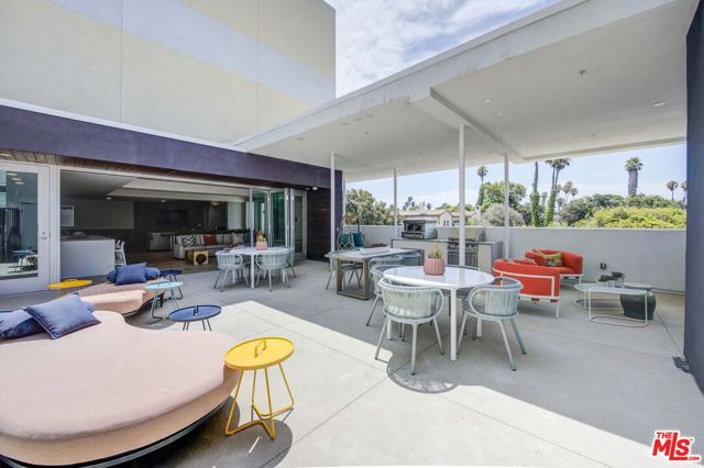 160 S Ventura Avenue, Ventura CA: https://media.crmls.org/mediaz/c61638c5-dcde-4e8b-855d-d9c6caeed179.jpg